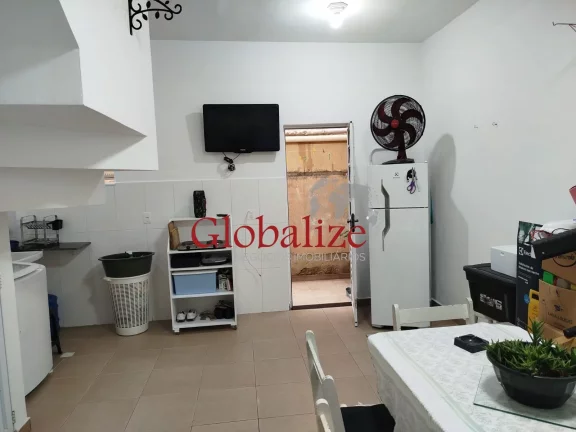 Imagem Sobrado com 3 banheiros, 1 social e 2 suítes com garagem privativa possui ar condicionado São Jorge -Santos R$425.000