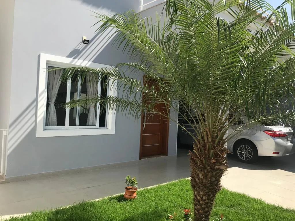 Imagem Lindo Sobrado no Bairro Jardim Karolyne com 235m².