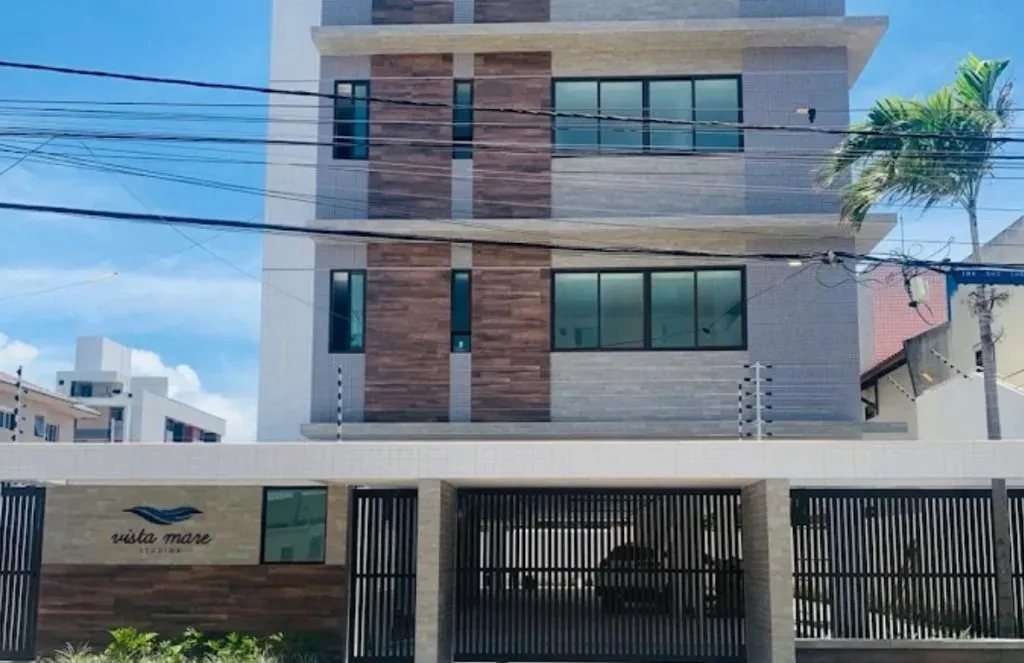 Foto do imóvel Flat mobiliado a 250 m do mar, pronto para locação por temporada, com piscina, elevador e condomínio fechado.