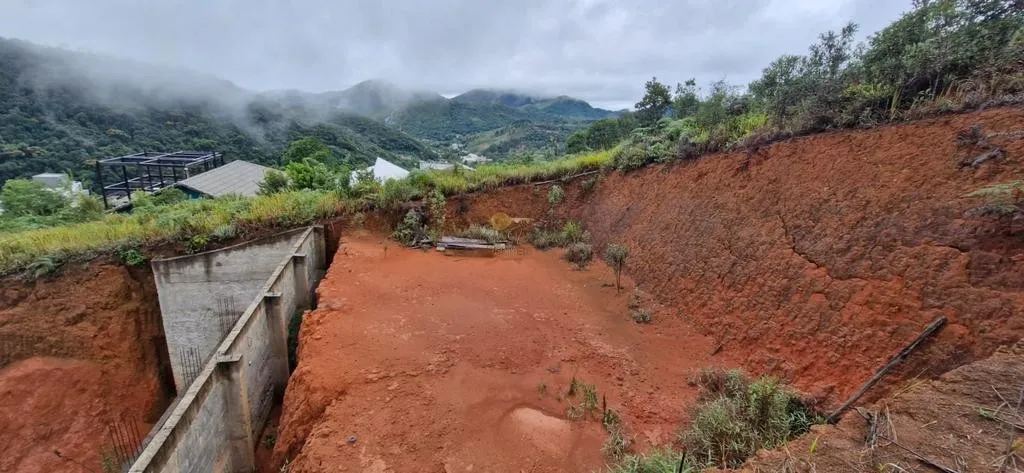 Imagem Terreno em Condomínio para Venda em Teresópolis / RJ no bairro Albuquerque