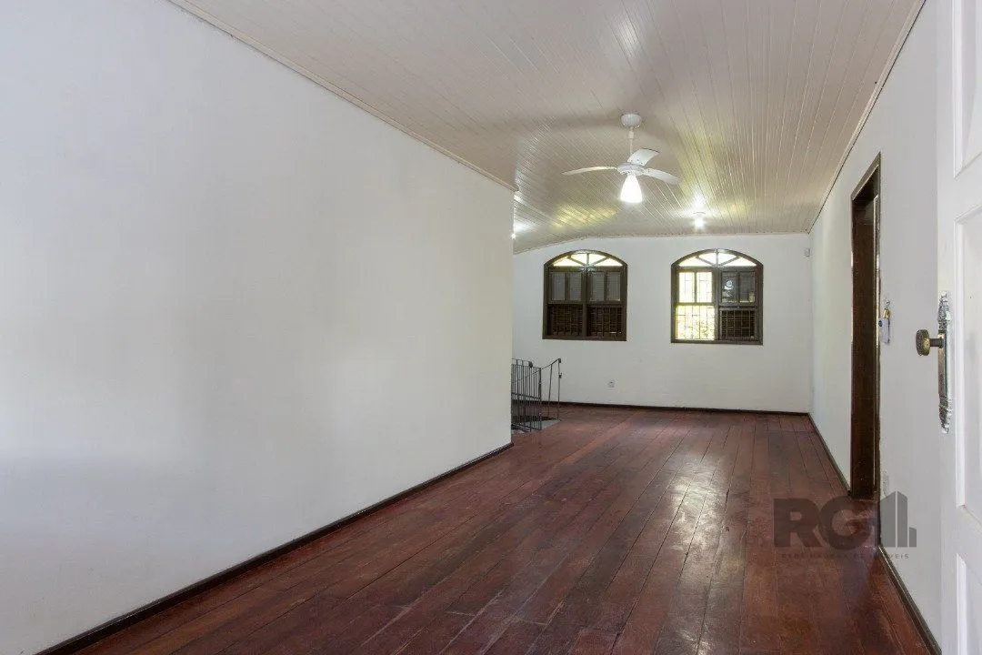 Imagem Casa para Venda - 200m², 3 dormitórios, 2 vagas - Cavalhada