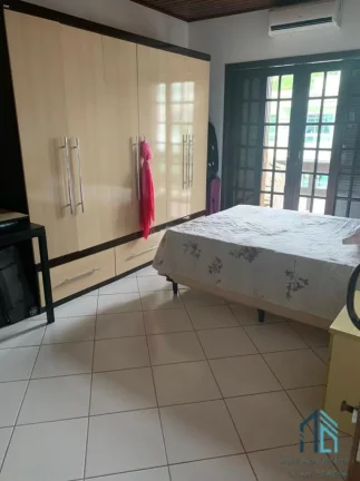 Imagem Casa a venda, são 4 casas no mesmo terreno sendo 2 casas de frente, (uma de 3 quartos e a outra de 2 quartos) em Balneário Camboriú SC