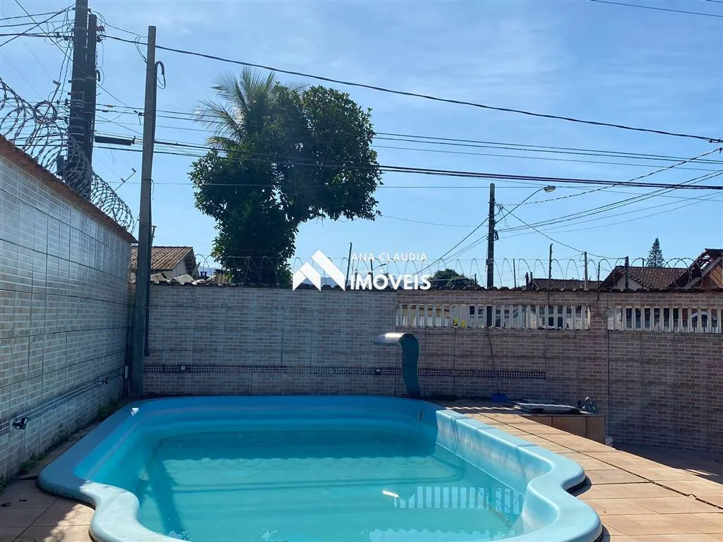 Imagem Casa a Venda Lote inteiro com picina.