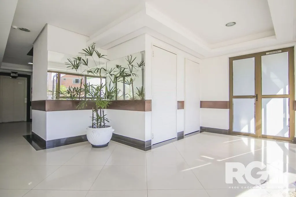 Imagem Apartamento com Suíte, Lareira e 2 Vagas na Zona Norte
