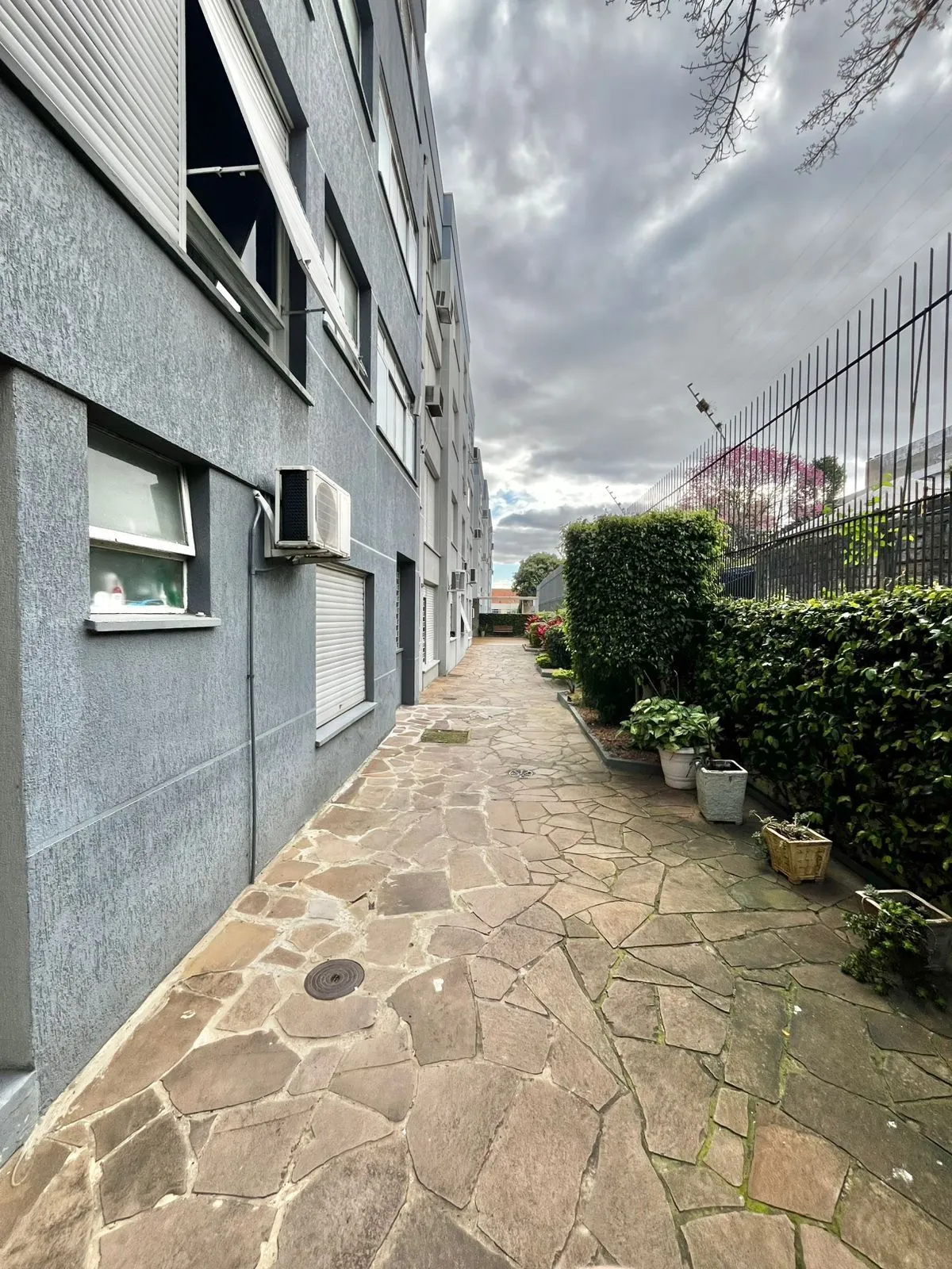 Imagem Apto de 02 dorm, banho, sala, coz, area, banho aux, dep, vaga no Cristo Redentor