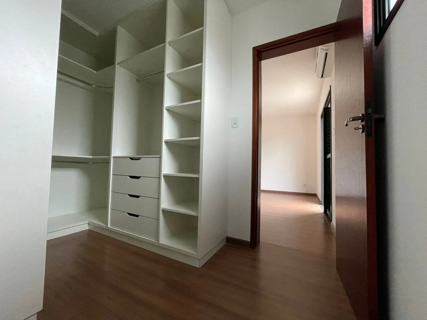 Imagem Casa à venda 3 Quartos, 1 Suite, 4 Vagas, 250M², Caminho Novo, Tremembé - SP | Campos do Conde 1