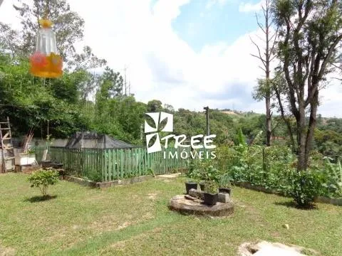 Imagem VENDA DE CHÁCARA NO COPACO, EM ARUJÁ/SP, A/T de 1.700m², A/C 150m², 3 dorm, sala com lareira, espaço c/ churrasqueira, pomar e 10 vagas. CONSULTE-NOS.