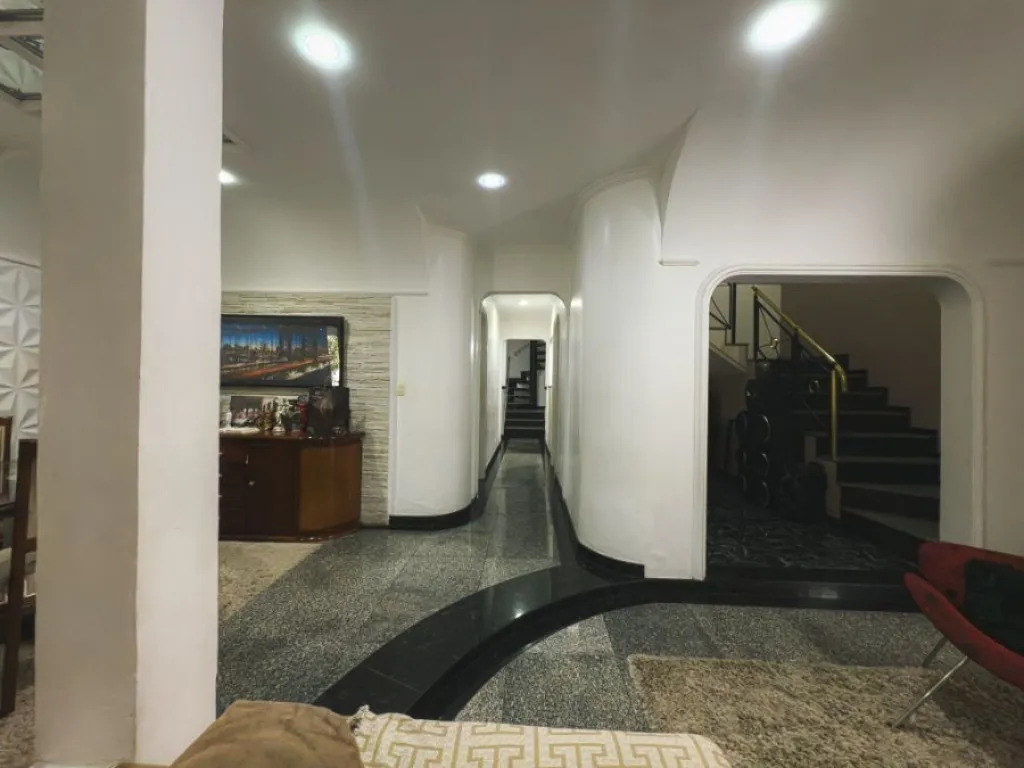 Imagem CASA COM 288,00 m² - CANTO DO FORTE - PRAIA GRANDE SP