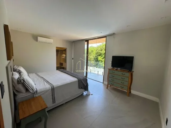 Imagem Com ambientes amplos e moderno essa casa decorada com quatro suítes e área gourmet a venda na Praia do Forte