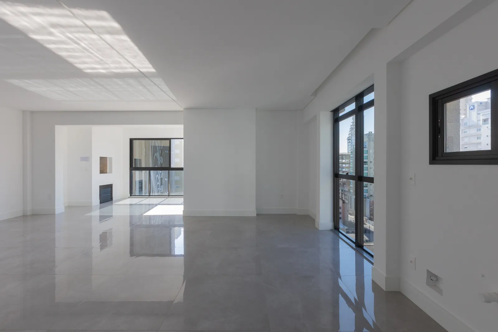 Imagem Apartamento com vista para o mar à venda com 198m2 por R$ 4.400.000,00
