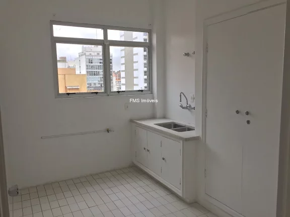 Imagem Apartamento à venda em Cerqueira César, São Paulo-SP: 2 quartos, 3 salas, 2 banheiros, 1 vaga, 135m² de área. Imperdível!