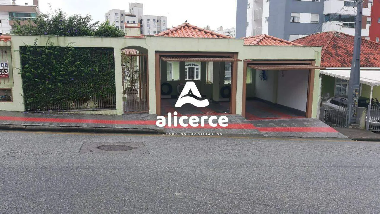 Imagem Casa à venda com 6 quartos 2 suítes, 250m² em Praia Comprida São José