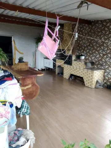 Imagem VENDA DE CASA NO MIRANTE, EM ARUJÁ/SP, 125m² com 02 casas, 03 dormitórios, sala, cozinha americana e área de lazer com churrasqueira. CONSULTE-NOS.