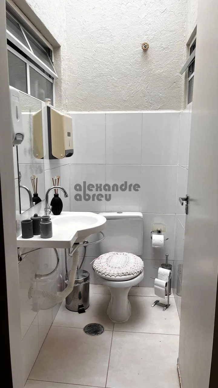 Imagem Casa com com 4 dormitórios próximo ao parque Ibiraquera.