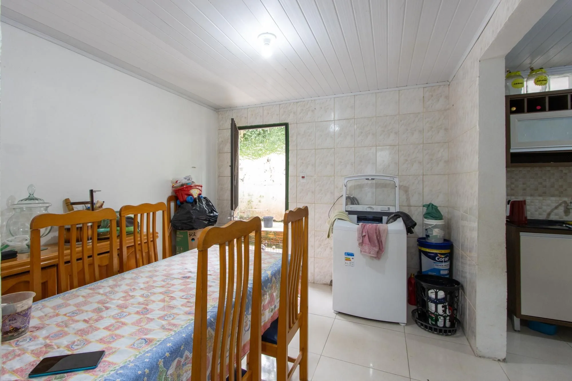 Imagem Casa ampla de 2 pavimentos com 4 dormitórios, 1 suite e 4 vagas no bairro Santa Tereza!