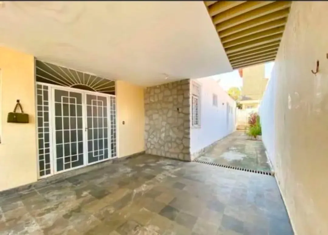 Imagem Casa com 4 Quartos à Venda, 211 m² em Dionisio Torres - Fortaleza