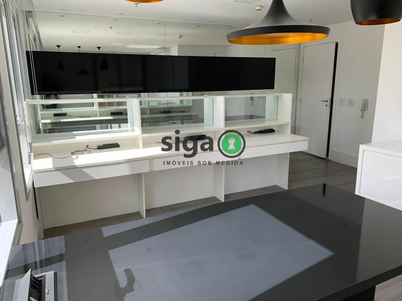 Imagem Conjunto Comercial Mobiliado no Vertex Moema com Vaga e Varanda.
