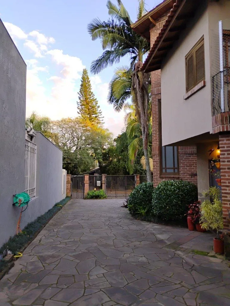 Imagem Casa em condomínio de 166m², 3 suítes 1 vaga do bairro Jardim Isabel