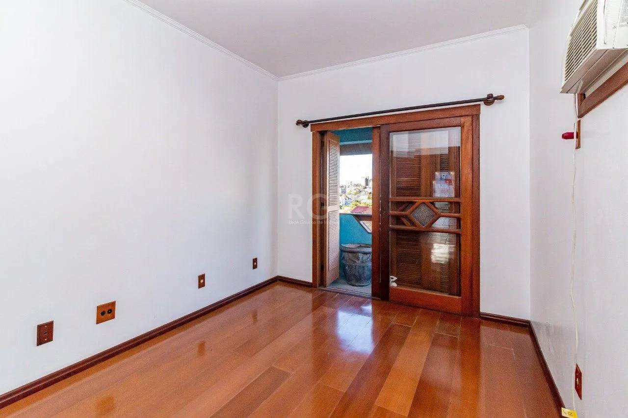 Imagem Casa para Venda - 431m², 4 dormitórios, sendo 2 suites, 3 vagas - Jardim Itu Sabará