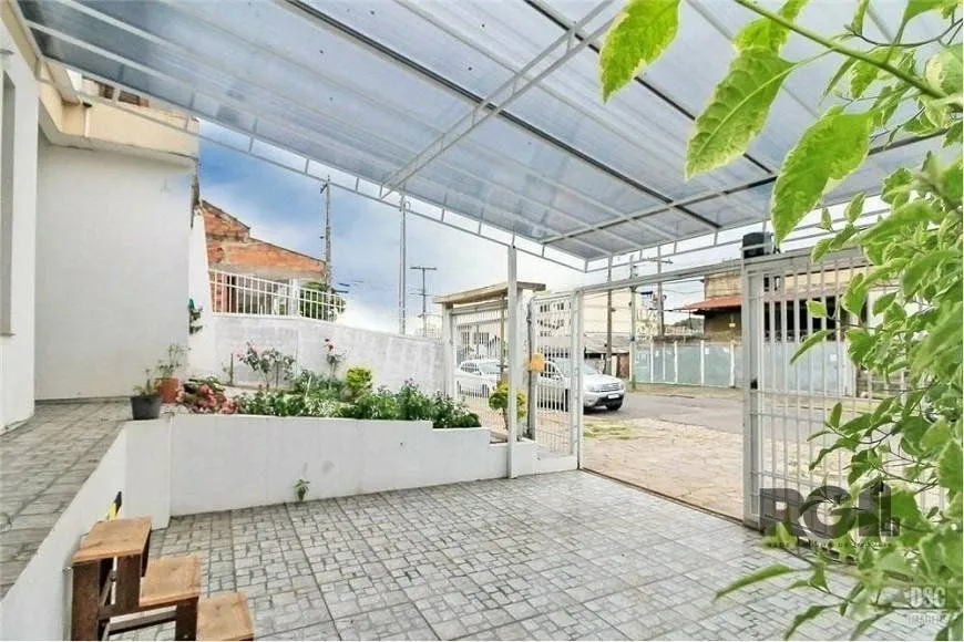 Imagem Casa de 285m² - 4 dormitórios, 4 vagas no bairro Bom Jesus