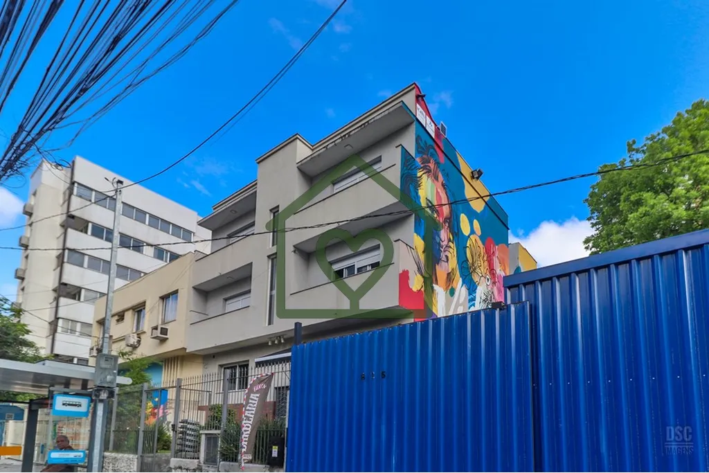 Imagem Descubra o apartamento dos seus sonhos, situado na charmosa região de Mont Serrat, na Rua Eudoro Be...