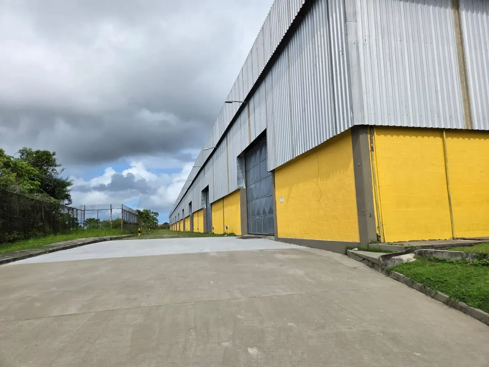 Galpão para Alugar, 8400 m² em Fazenda Santa Rosa - Simoes Filho