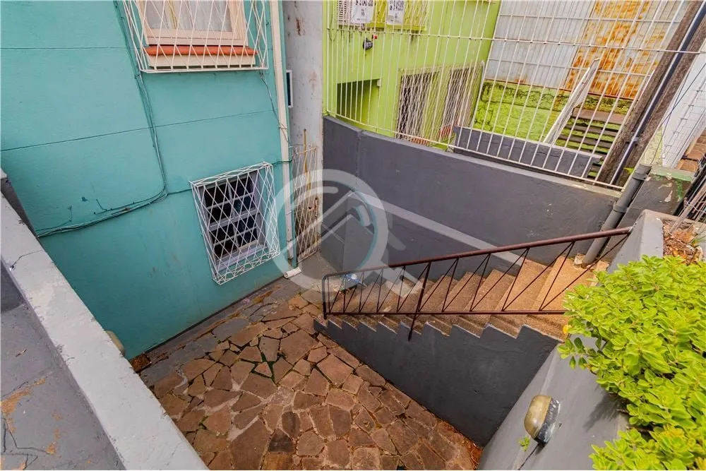 Imagem Ótima localização para comércio e residencial. Sobrado com duas casas com entradas individuais, ...