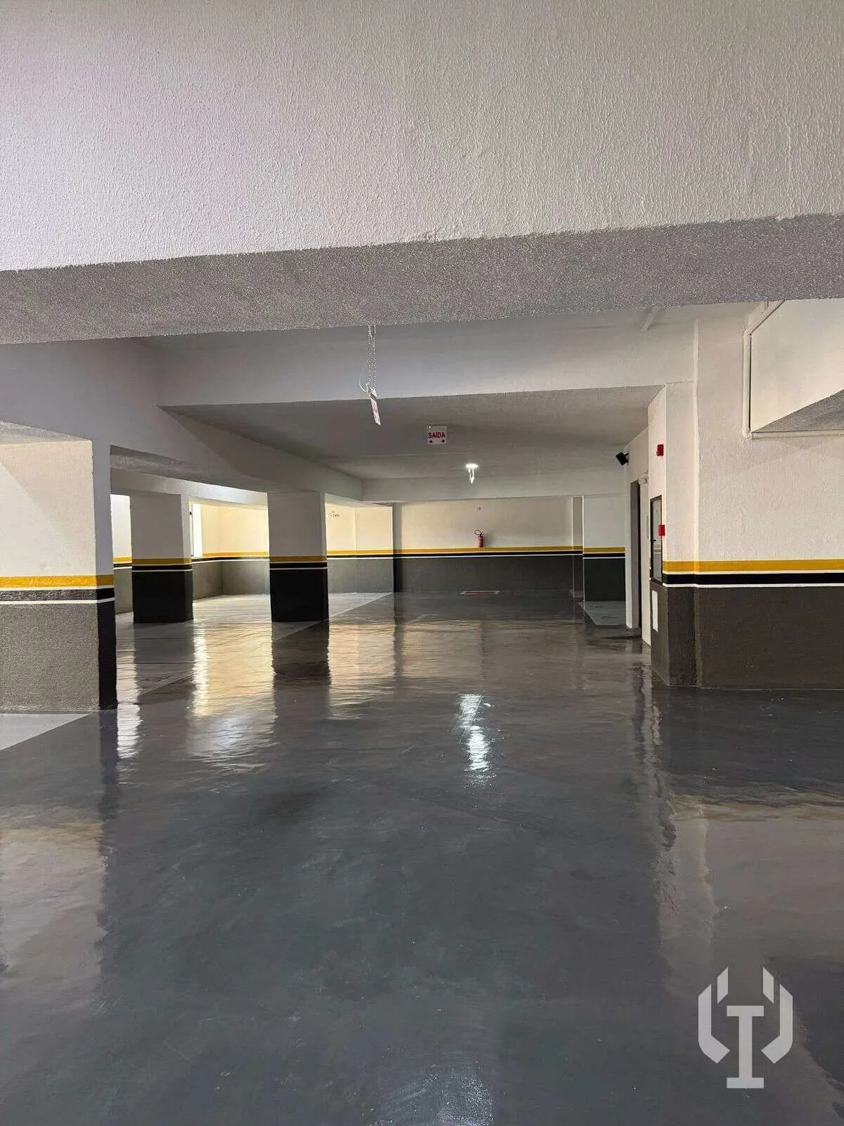 Imagem Showroom mobiliado e decorado com 3 suítes na Meia Praia