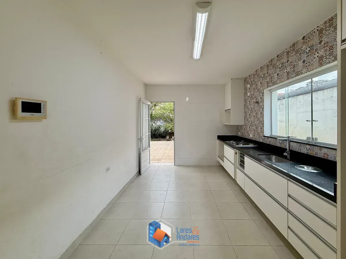 Imagem Sobrado para venda em Veleiros com 4 quartos, sendo 1 suíte, 235m²