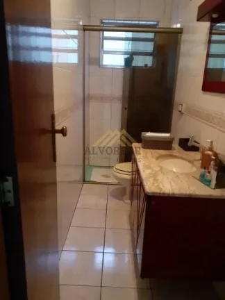Imagem Sobrado Impecável com 3 Dormitórios e Charme Inaualável!