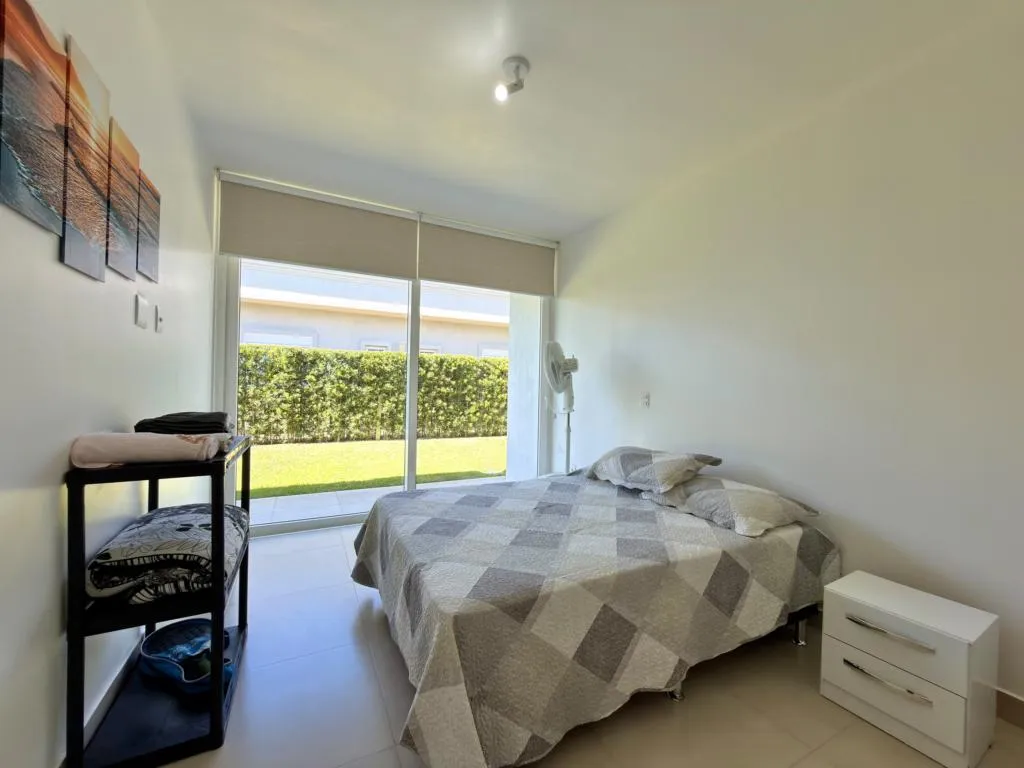 Imagem Casa em Condominio 4 Dormitórios - Bairro --