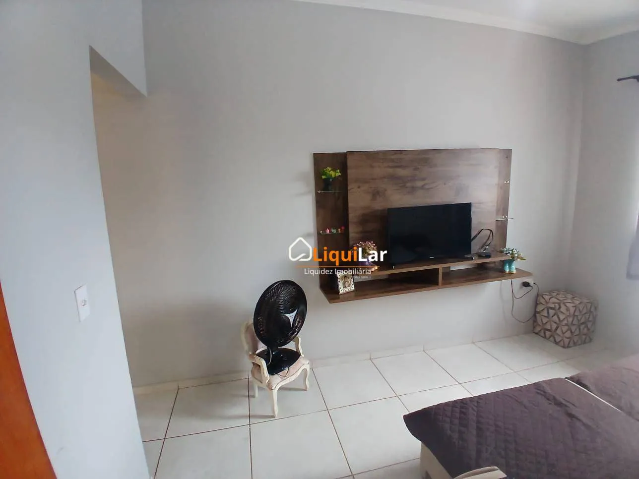 Imagem Casa à Venda Próxima à Avenida Lúdio Martins Coelho com Suíte, Energia Fotovoltaica e Acabamento de Primeira