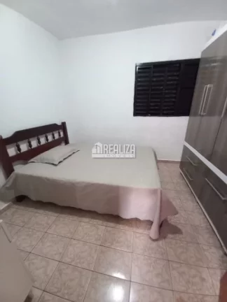 Imagem Casa à venda em Uberaba - 2 dormitórios e 4 vagas cobertas