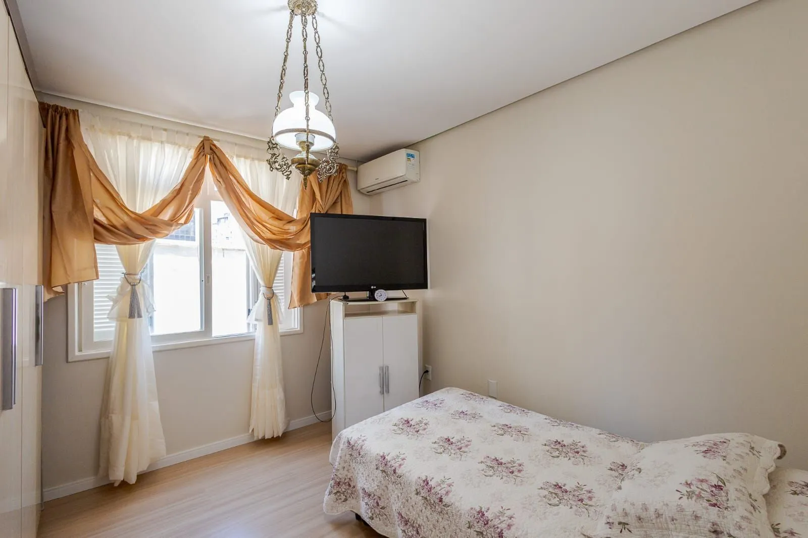 Imagem Apartamento de 80 m²semi mobiliado, 3 dormitórios e 1 suíte no Centro Histórico