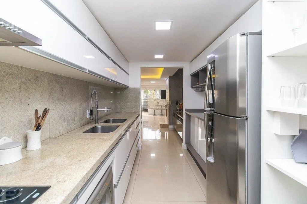 Imagem Casa em condomínio com 4 quartos, 2 suítes e 2 vagas à - Jardim Sabara