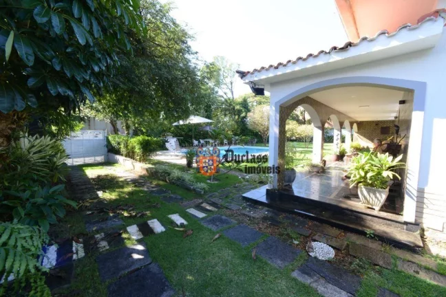 Imagem Casa com 6 dormitórios à venda, 259 m² por R$ 1.600.000 - Centro - Peruíbe/SP