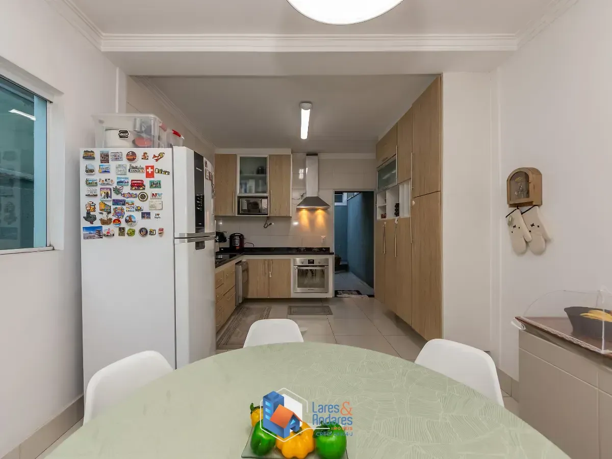 Imagem Sobrado para venda em Jardim Marisa com 3 quartos, sendo 3 suítes, 168m²