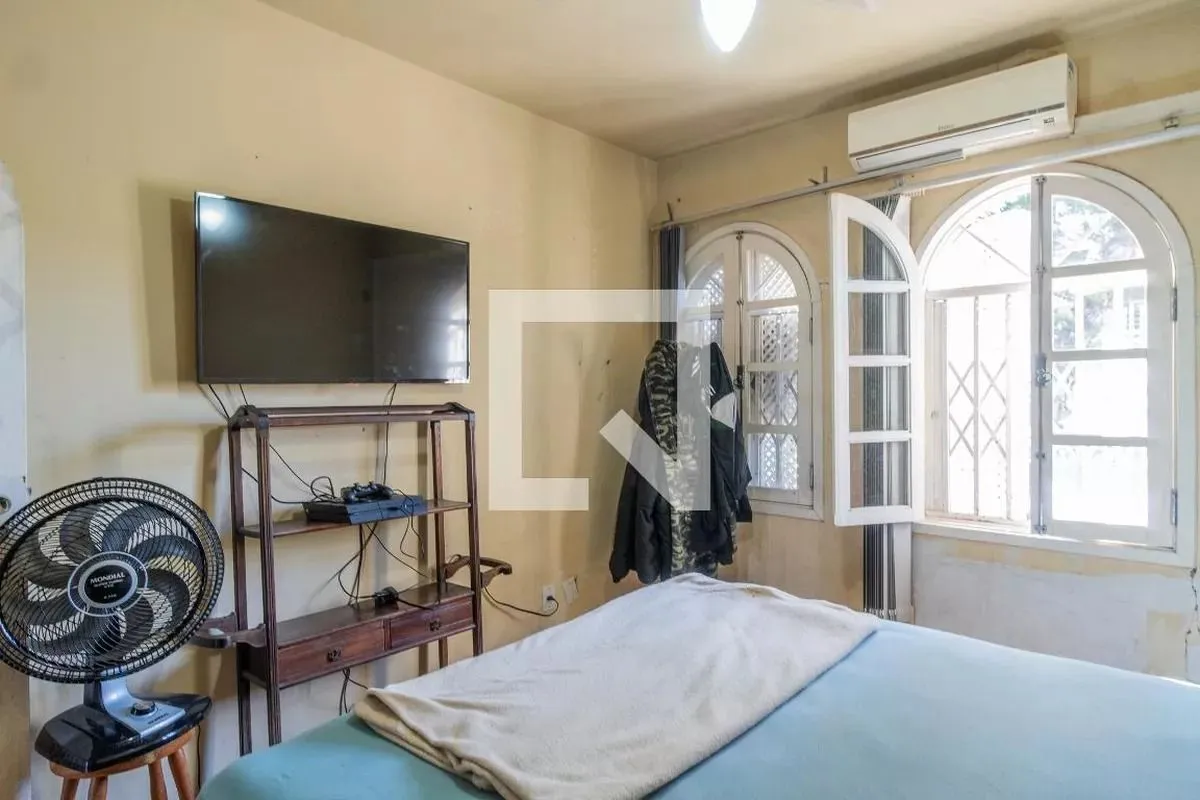 Imagem Casa á venda com 3 dormitórios no bairro Ipanema em Porto Alegre