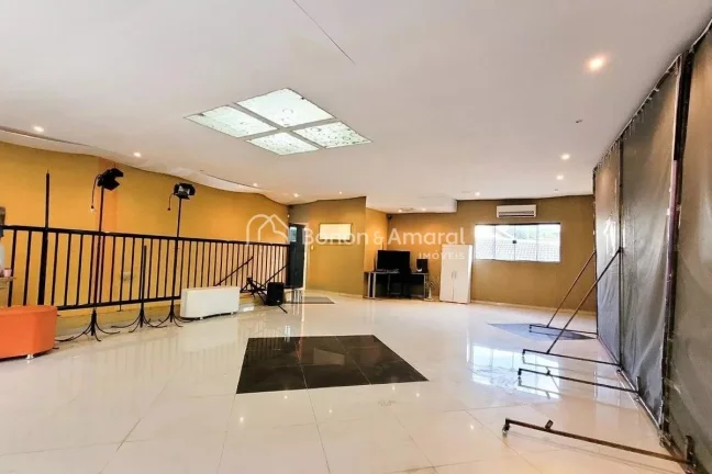 Imagem Localizada no charmoso bairro Jardim Chapadão, esta casa oferece uma excelente oportunidade para qu...