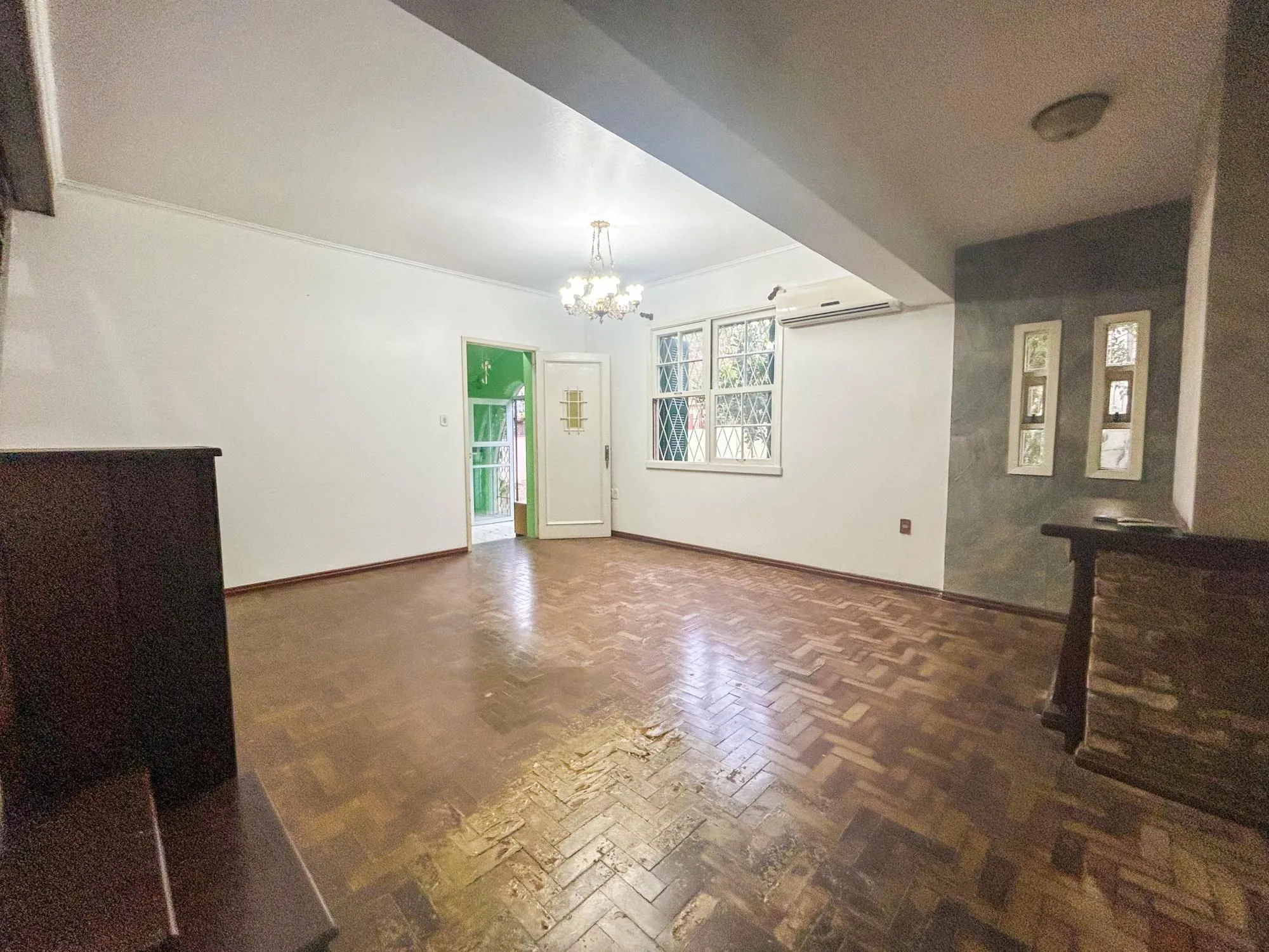 Imagem Casa Residencial com 3 Quartos, sendo 1 suíte e 3 Banheiros, no Bairro Santa Teresa em Porto Alegre, RS