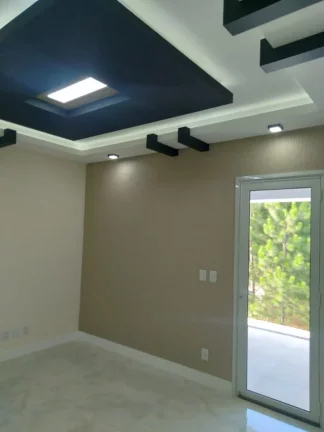 Imagem Casa de Alto Padrão em Garopaba-SC: 3 Dorms, Piscina, 275m², Próx. ao Centro e Praias