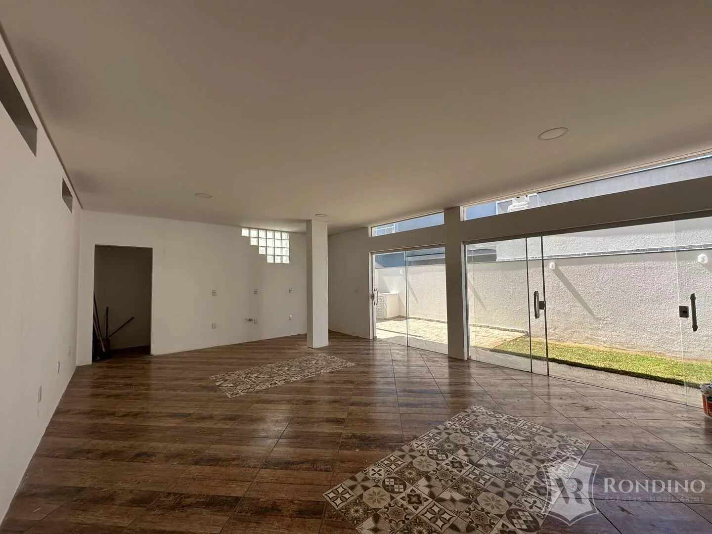 Imagem Casa assobrada em condomínio Terras de São Francisco, 3 dormitórios
