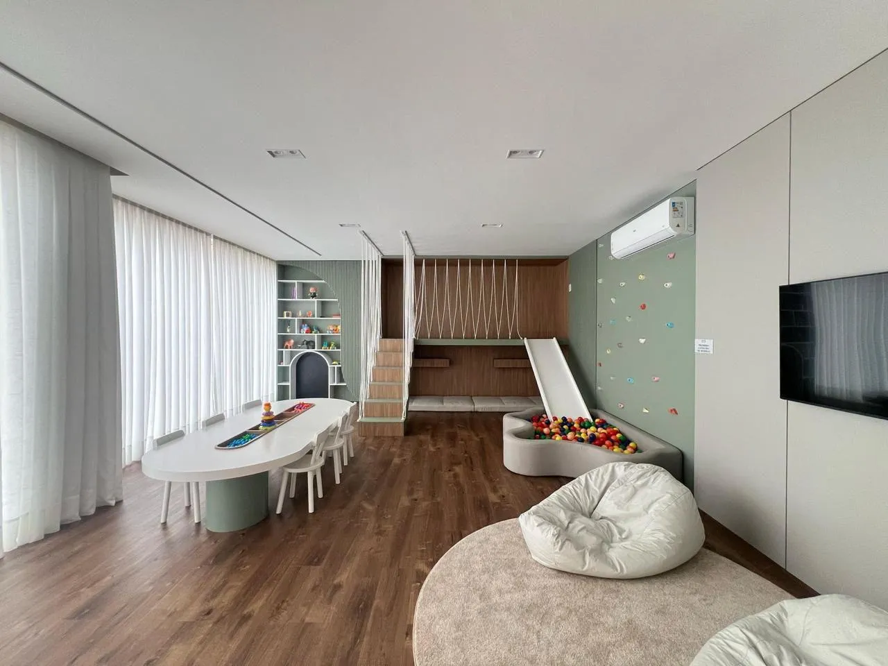 Imagem Apartamento à venda com 159.48m2 por R$ 2.125.000,00