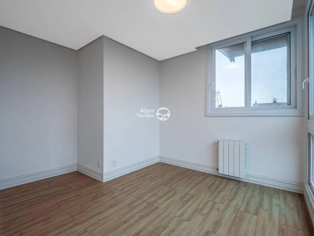 Imagem VENDE-SE APARTAMENTO COM 4 SUITES PROXIMO A RUA COBERTA DE GRAMADO