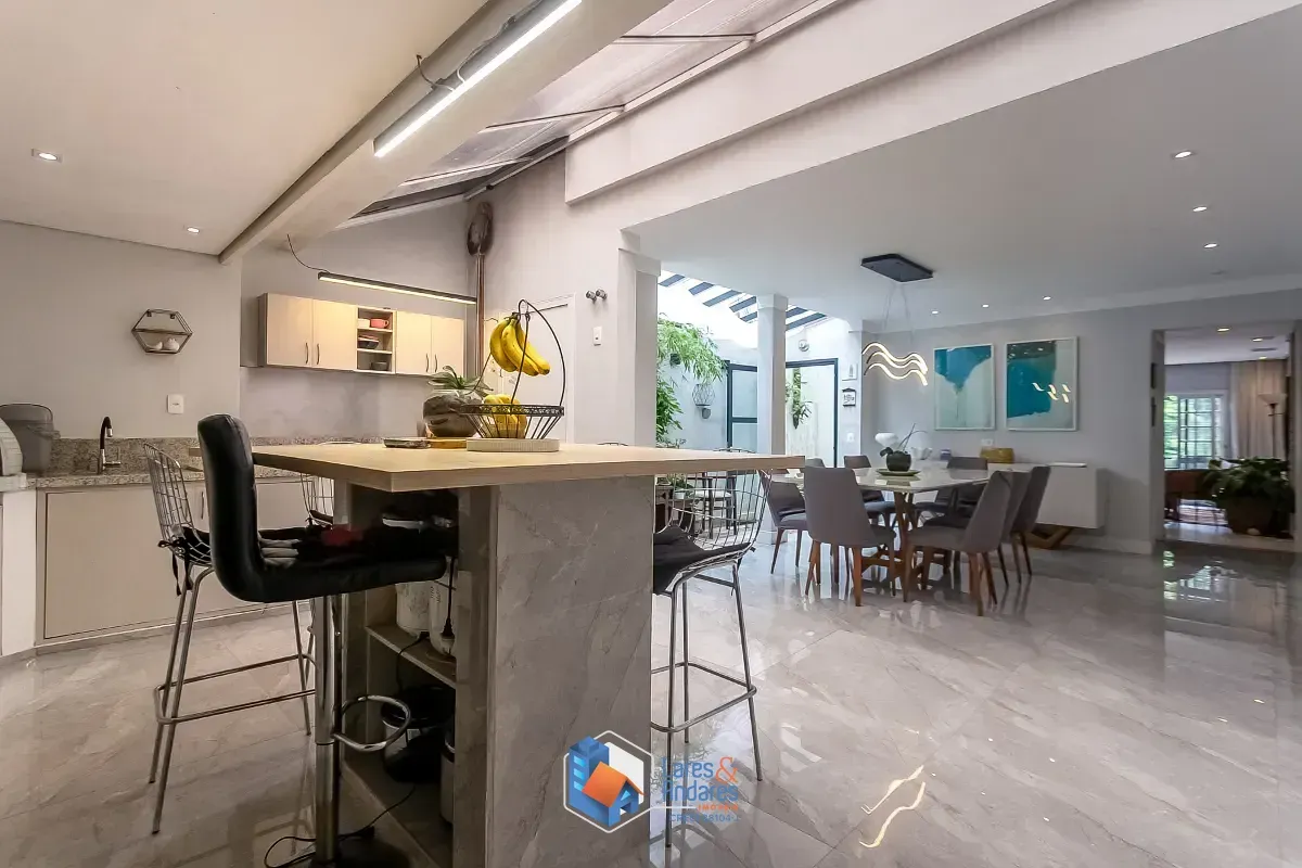 Imagem Sobrado para venda em Vila Império com 3 quartos, sendo 1 suíte, 219m²