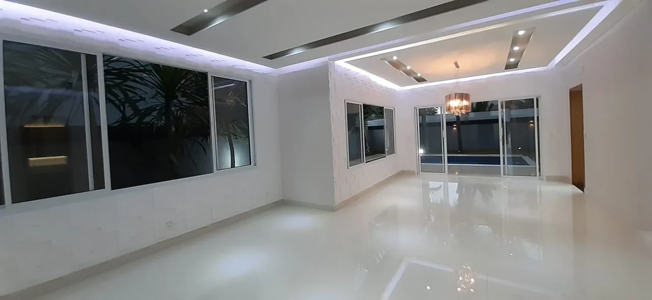 Imagem Casa de alto padrão no Alphaville Nova Esplanada, Votorantim, com 5 suítes, piscina e vista privilegiada, próxima ao Campolim e Shopping Iguatemi.