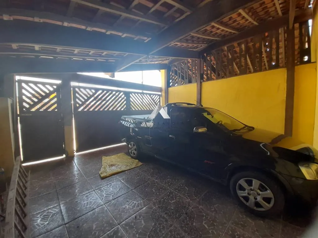 Imagem Casa na praia de Mongaguá bairro de moradores fixos, otima localização.