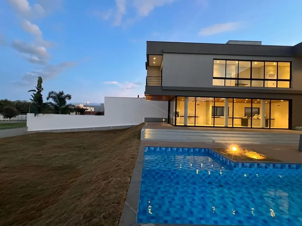 Imagem Casa de alto padrão à venda no Parque Reserva Imperial, Sorocaba, com 4 suítes, 470 m² construídos e terreno de 1.250 m²