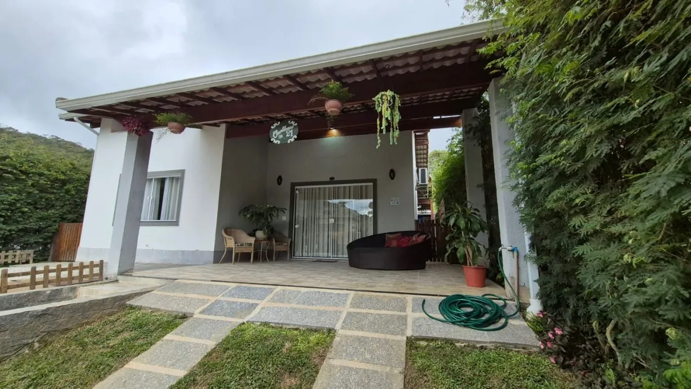 Imagem Casa em Condomínio para Venda em Teresópolis / RJ no bairro Albuquerque