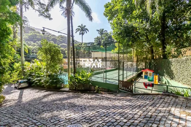 Imagem Linda Casa Reformada e Modernizada de 4 quartos em Condomínio cobiçado em São Conrado